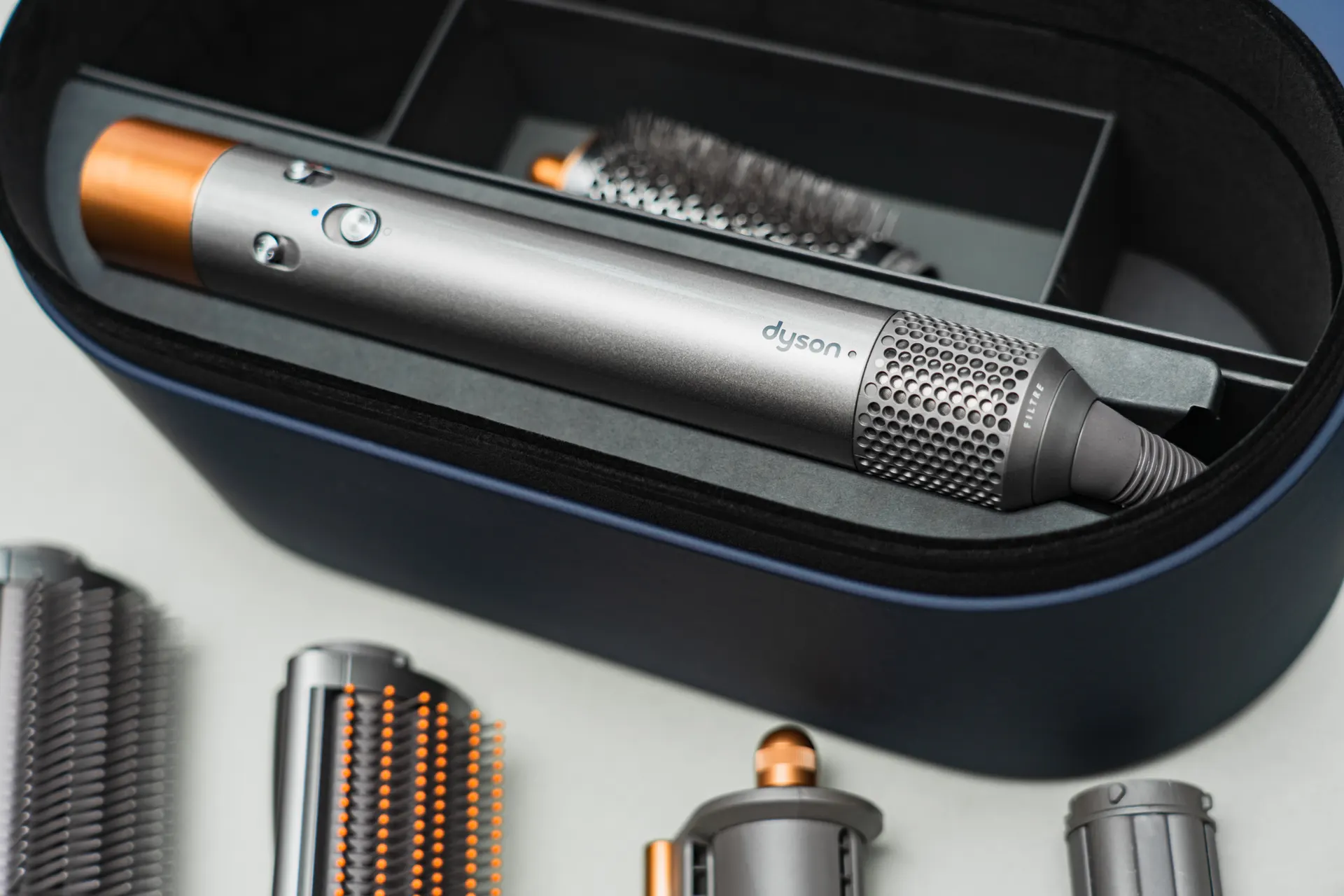 Dyson Airwrap im Etui